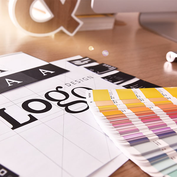 Logo und Farben im Corporate Design © PureSolution - stock.adobe.com
